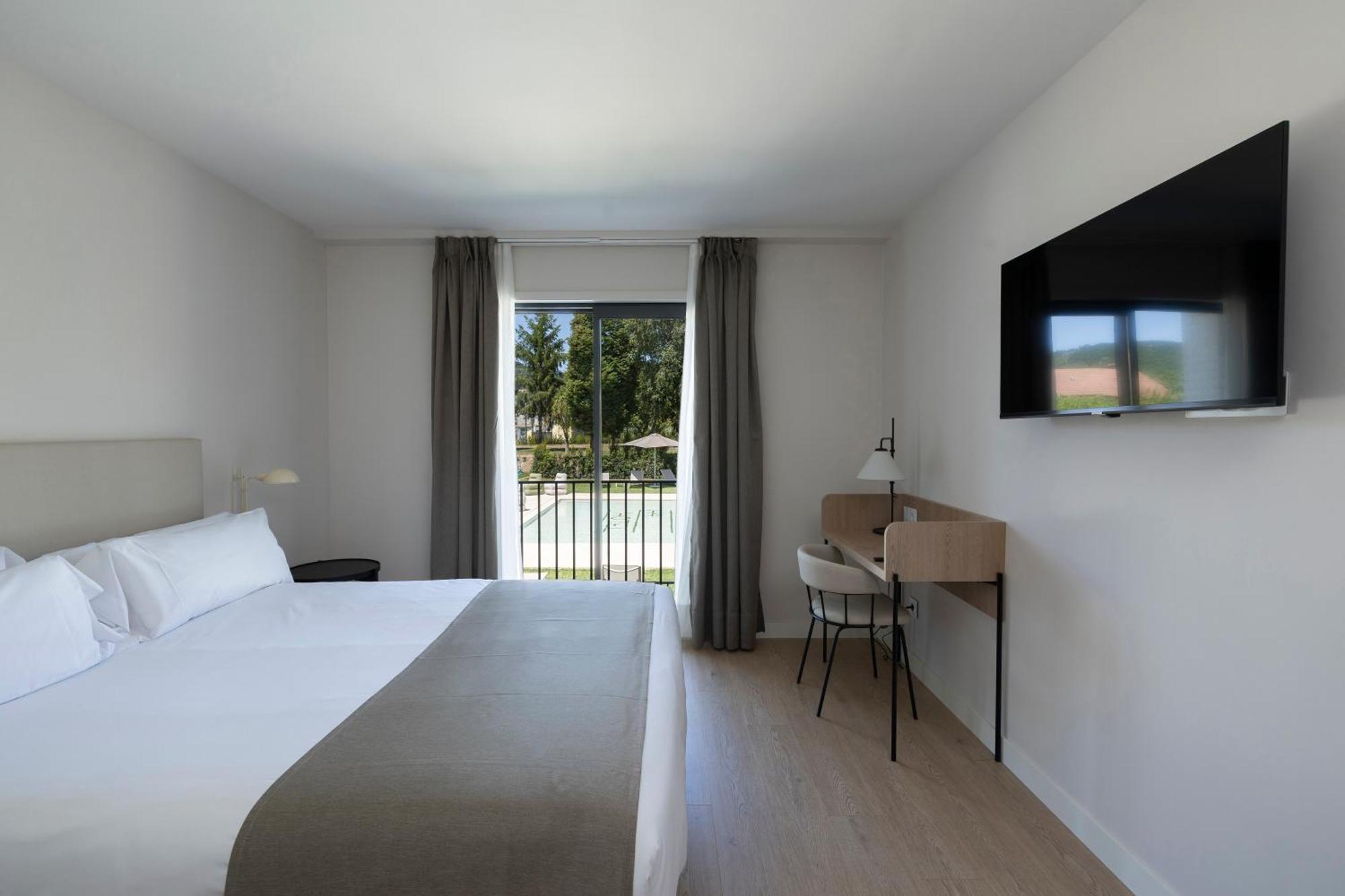 Hotel H4 Cangas 3 Superior ภายนอก รูปภาพ