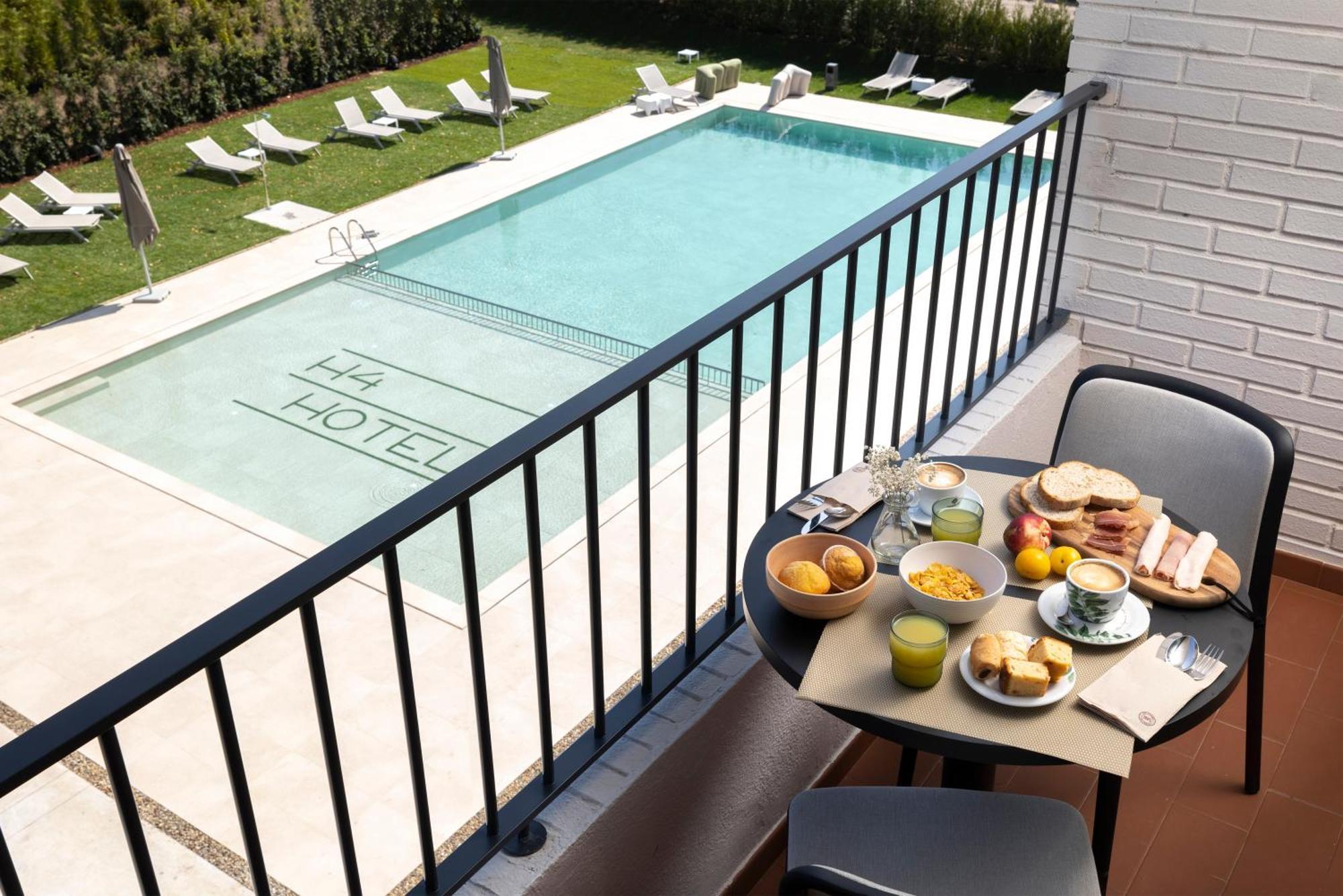 Hotel H4 Cangas 3 Superior ภายนอก รูปภาพ