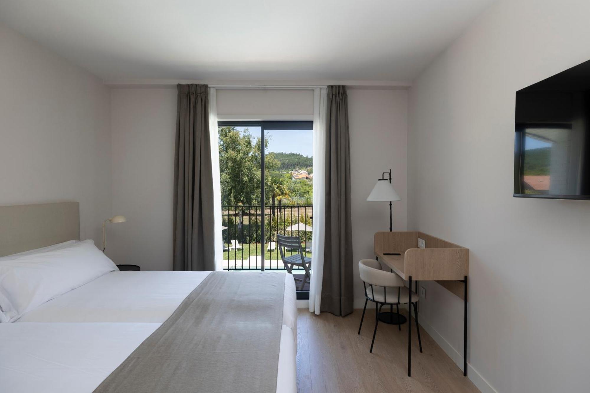 Hotel H4 Cangas 3 Superior ภายนอก รูปภาพ